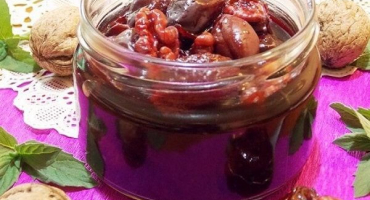 Jednoduchý recept na povidla s vlašskými ořechy na zimu